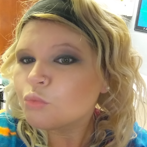 Meet your Posher, Brandi - Picture 2 of 2